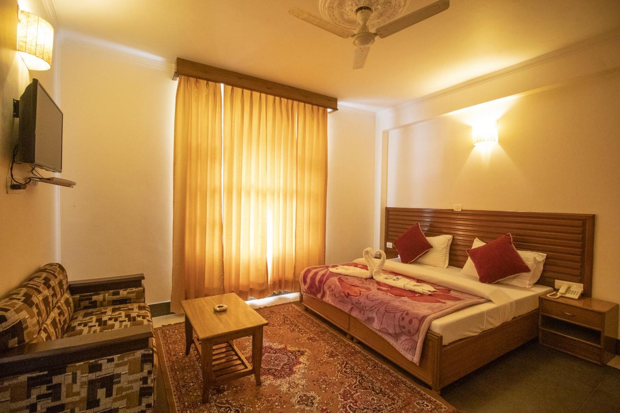 Wow Stayz2 Hotel The Lodge Dharamshala Dış mekan fotoğraf